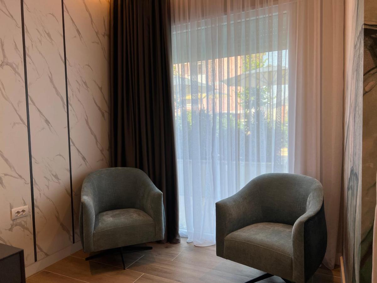 Domus Hotel & Apartments Shengjin Ngoại thất bức ảnh